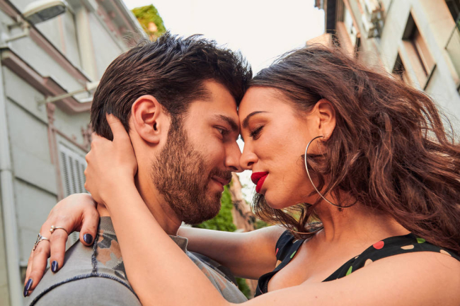 Τα 4 ζώδια που δεν ερωτεύονται συχνά, αλλά όταν γίνει το καταλαβαίνουν όλοι!