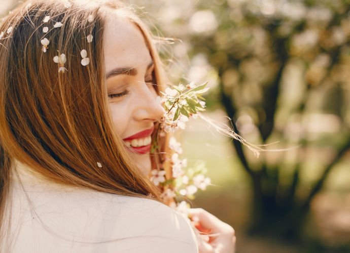 Οι εβδομαδιαίες αστρολογικές προβλέψεις από 23 ως 29/3/2026, από την Σμάρω Σωτηράκη.