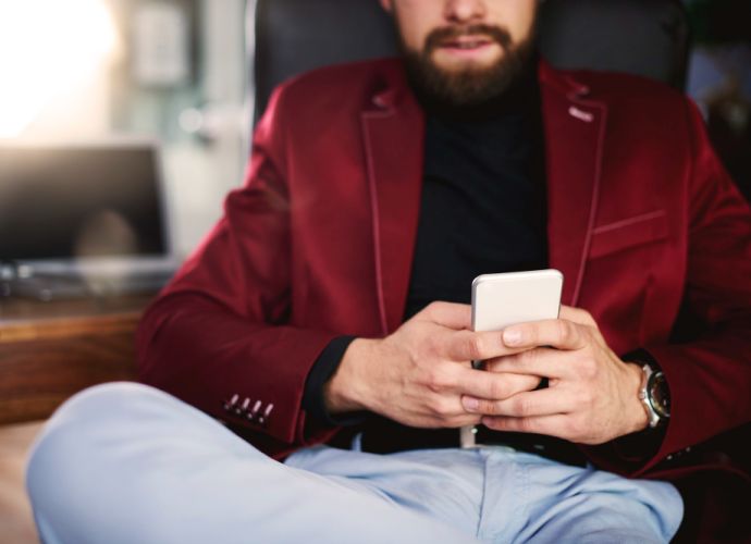 «Γιατί δεν απαντάει»; Η αλήθεια πίσω από τη σιωπή των 4 ζωδίων που σε θέλουν κρυφά!